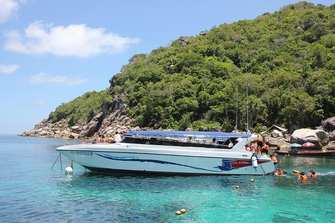 Snorkel and Kayak Trip to Angthong Marine Park by Speed Boat from Koh Phangan - Snorkeling beneath the limestone cliffs