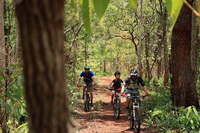 Sticky Waterfall Cycling Tour - Guides Lek and the small-group advantage