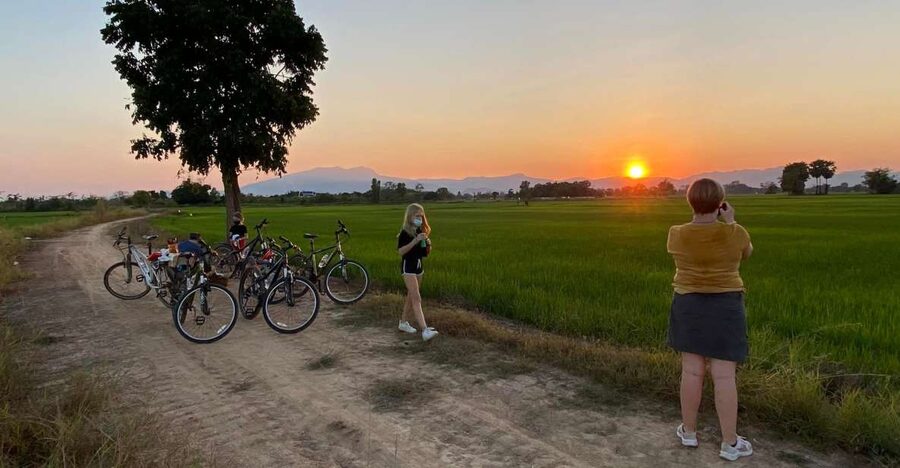 Sukhothai: 2.5-Hours Guided Countryside Sunset Bike Tour - Ten kilometers of dirt track through rice country