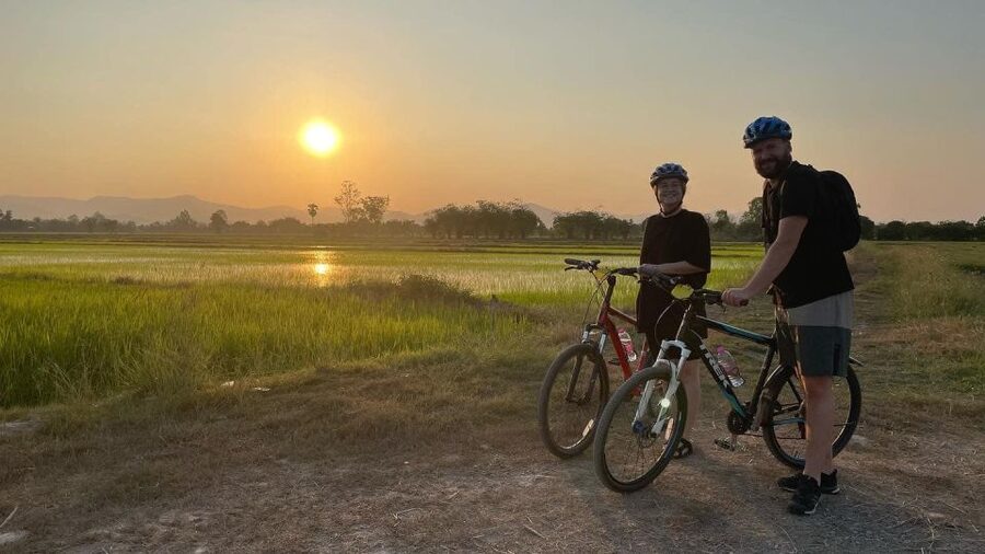 Sukhothai: 2.5-Hours Guided Countryside Sunset Bike Tour - Meeting your guide and leaving town