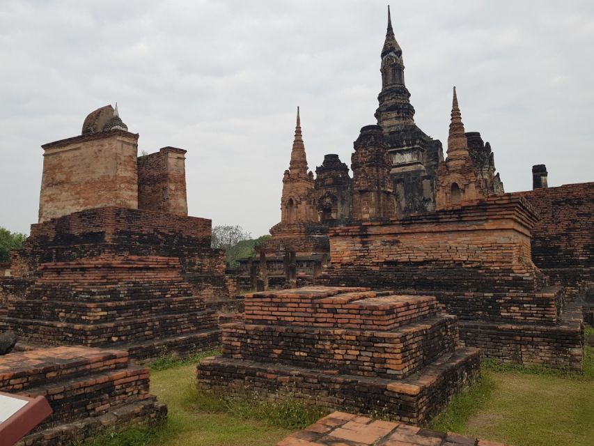Sukhothai: Full-Day Historical Park Cycling Tour with Lunch - Why cycling works so well in Sukhothai