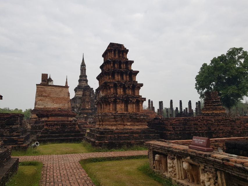 Sukhothai: Full-Day Historical Park Cycling Tour with Lunch - Rice paddies, canals, and village life