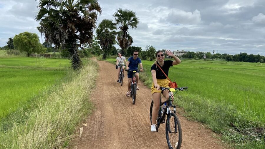 Sukhothai: Historical Park & Countryside Cycling Tour - Rice Paddies, Dirt Roads, and Kao Laung Mountain
