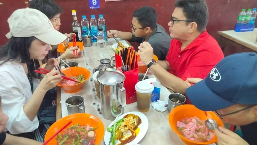 Taste of Chiang Mai: Michelin Guide & Street Food Tour - Walking through Warorot Market, or Kad Luang