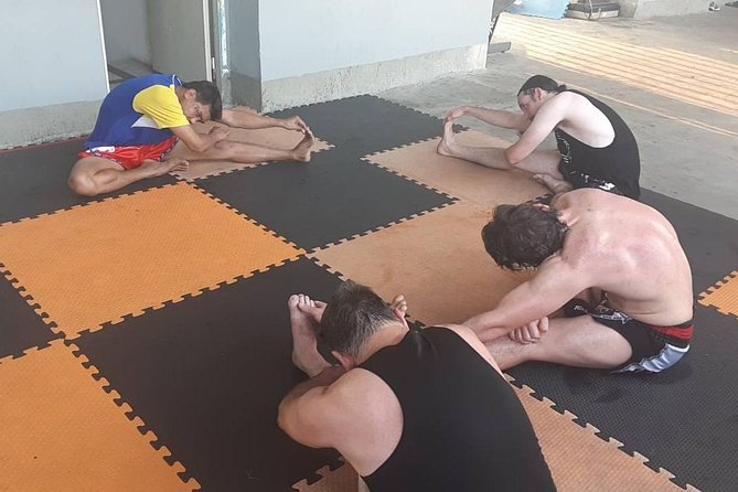 Thai Boxing Lesson, family and Kids Friendly - Warm-up, boxing gear, and basic technique