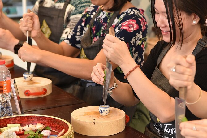 Thai Cooking Class with Market Tour in Sathon Bangkok - Four dishes, cooked and eaten fresh