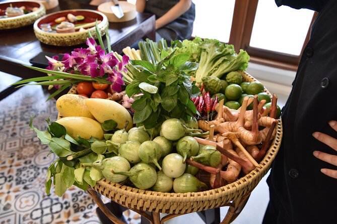 Thai Cooking Class with Market Tour in Sathon Bangkok - Group size and the feel of the lesson