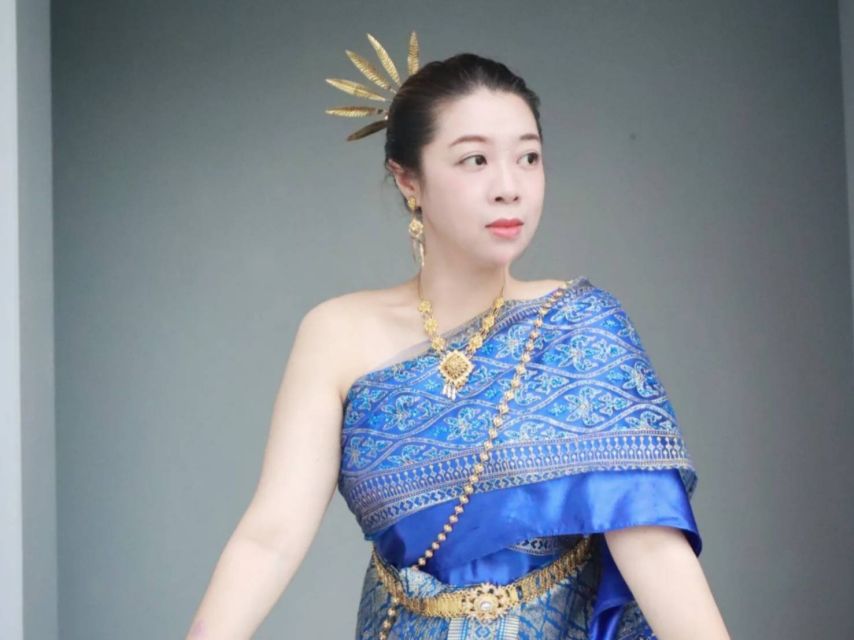 Thai Costume Rental - Booking flexibility and language support