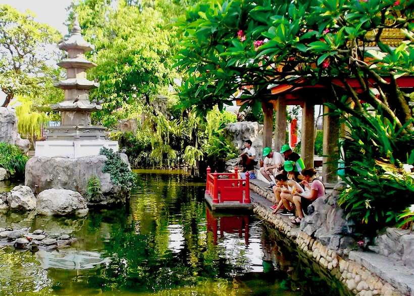 Thai culture and Bangkok local life guided bike tour - A Chinese shrine and a respectful offering