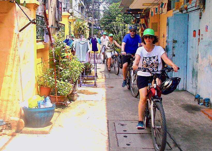 Thai culture and Bangkok local life guided bike tour - Chinatown by bicycle, with time for snacks