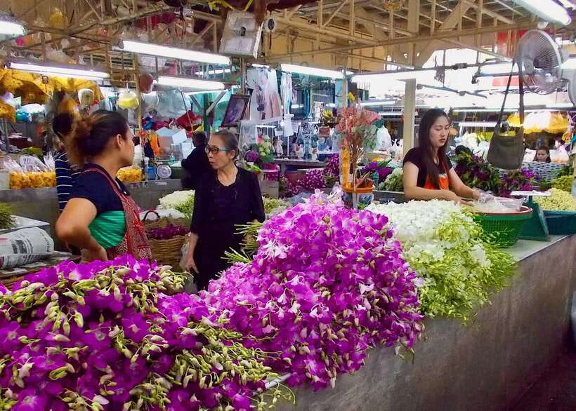 Thai culture and Bangkok local life guided bike tour - Pak Khlong Talat, Bangkok’s flower stop