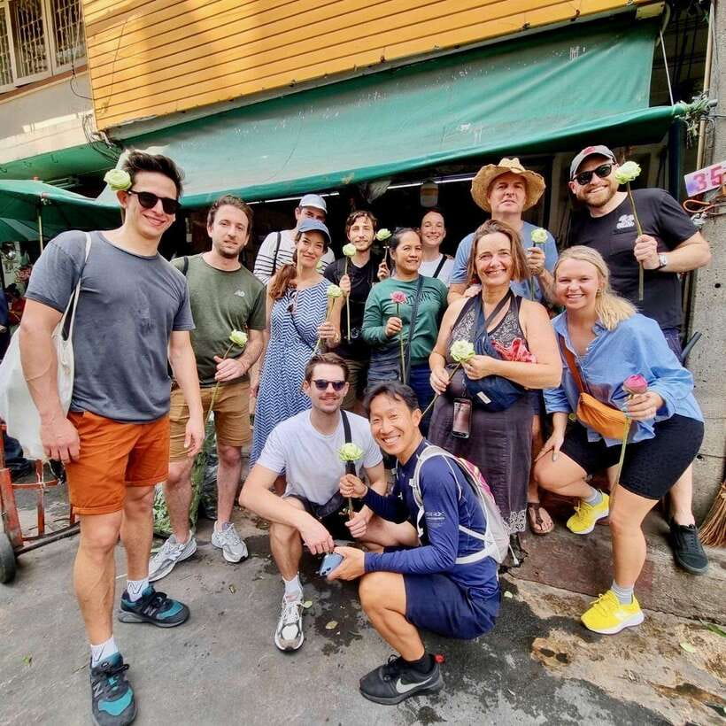 Thai culture and Bangkok local life guided bike tour - Wang Burapha Phirom and the return along the river
