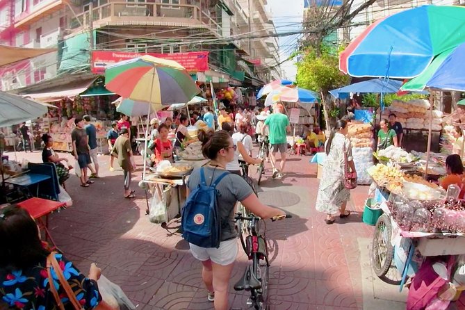 Thai Culture and Local Life 4- Hour Bangkok Bike Tour - Horseshoe Shrine and a local Chinese community