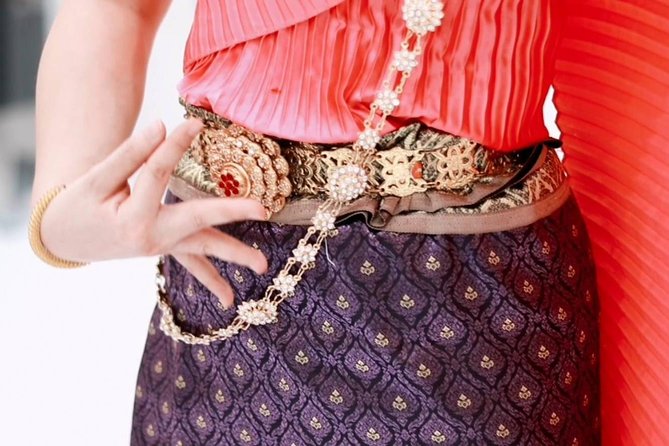 Thai Dance Class at Wat Arun - Three Songs, Three Styles, and a Final Performance