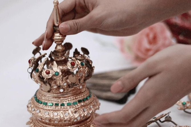 Thai Dance Class at Wat Arun - Who Will Enjoy This Most?