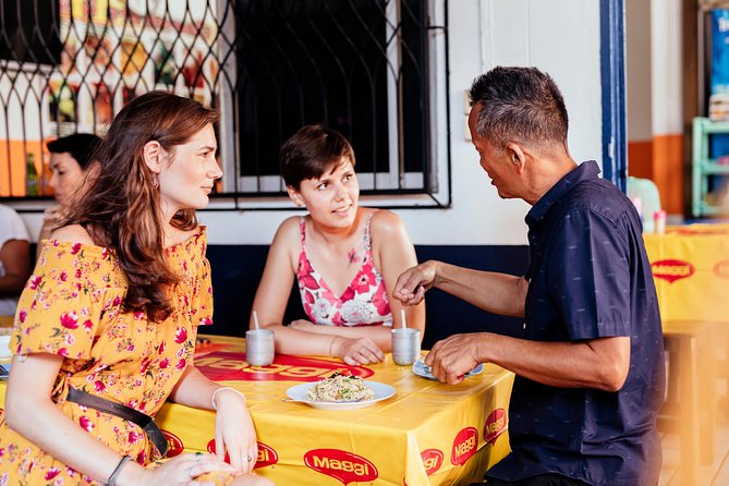 The 10 Tastings of Chiang Mai With Locals: Private Street Food Tour - Wat Mo Kham Tuang and the short sightseeing break