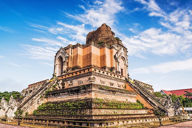 The Best City Tour View Points Wat Doi Suthep, Wat Chedi Luang and Wat Pha Lat - Why this three-temple route works