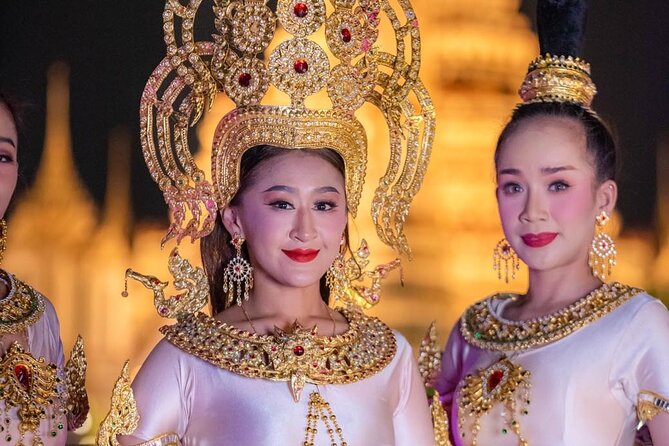 The Newest Luxury 5 Star Bangkok Chaophraya Dinner Cruise - The international buffet: plenty of choice, uneven heat