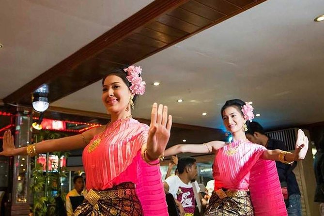 The White Orchid: Chao Phraya Dinner Cruise Experience - The buffet: plenty of food, uneven execution