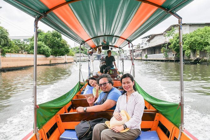 Timeless Thonburi Canal and Food Tour - A temple stop before the canals