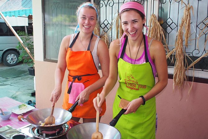 Tomyumthai Cooking Class in Chiang Mai - Choosing six Thai dishes