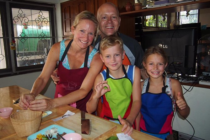 Tomyumthai Cooking Class in Chiang Mai - A good fit for families and first-time cooks