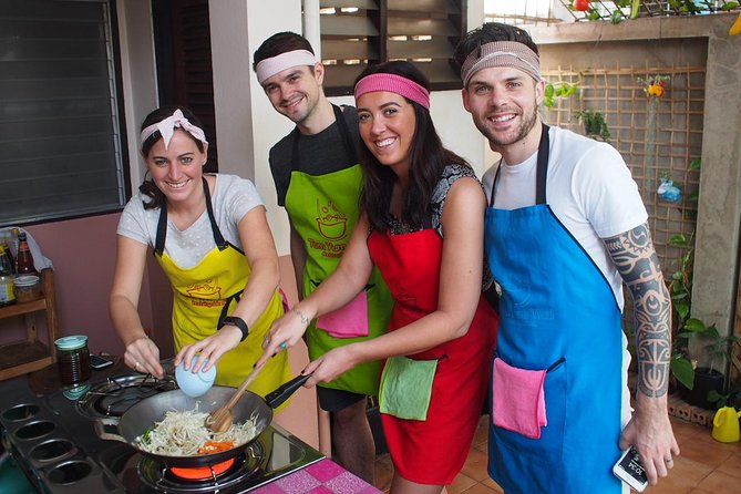 Tomyumthai Cooking Class in Chiang Mai - Starting at the market with Oun and Gae