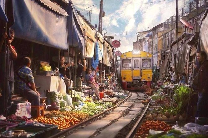 Train Market and Floating Market half day tour - What the private format really adds