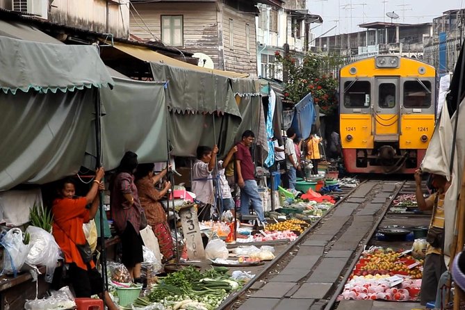 Unique Bangkok Markets: Train Market & Floating Market Adventure - The canal ride to Damnoen Saduak
