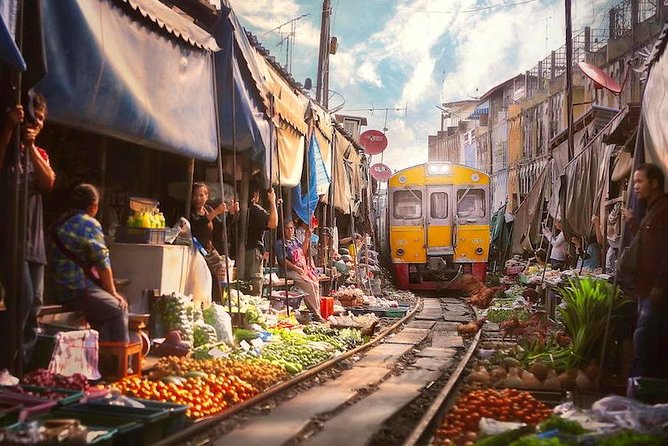 VIP Private Tour Damnoen Saduak+ Amphawa + Mae Klong Railway - Five reasons this private market day is worth considering