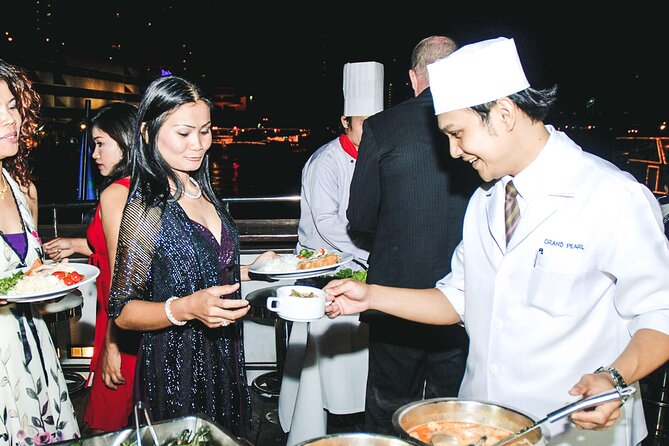 VIVA Alangka River Cruise: Dining & Cabaret Delight - Cabaret, singers, and the evening show