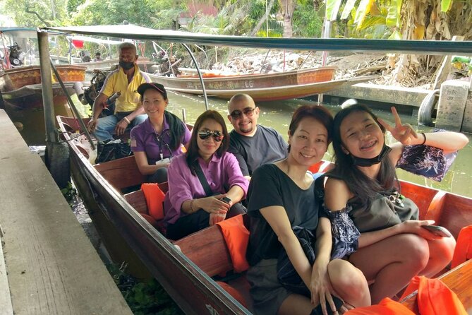 Wheelchair & Luxury Tour to Floating & Railway Markets - A short lesson at the coconut sugar farm