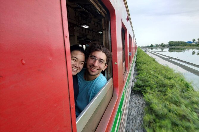 Wheelchair & Luxury Tour to Floating & Railway Markets - Guides who make the difference