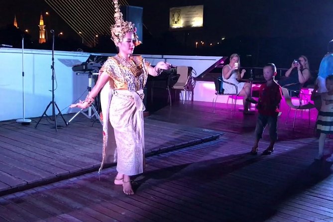 Wonderful Pearl: Bangkok's Dinner Night Cruise - The buffet is broad, but quality can vary