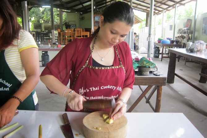 Ya Thai Cookery School Class in Krabi - Choosing Ingredients Before You Touch the Stove