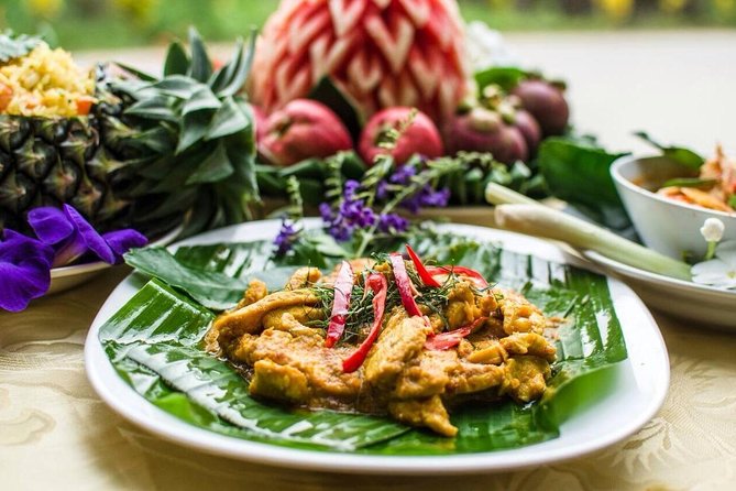 Ya Thai Cookery School Class in Krabi - Grinding Curry Paste the Traditional Way