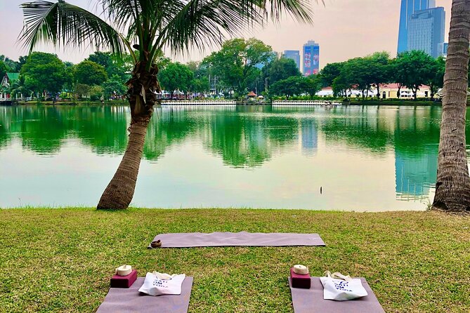 Yoga in the Park Thailand - Starting the day at Lumphini Park